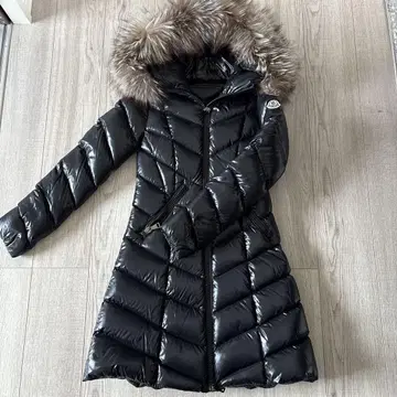 MONCLER 블랙 다운 자켓 반값