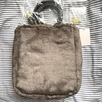 러브러리 바이 페이 새상품 숄더백 인조 모피 브라운