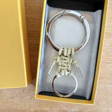 새상품급 ITTI CRISTY KNOTMAN RING 키링