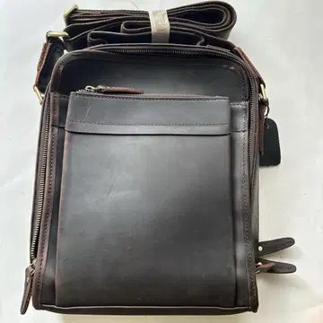 다크 브라운 가죽 숄더백