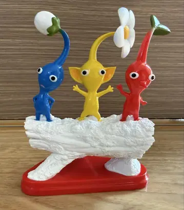 닌텐도 스토어 피크민 동상