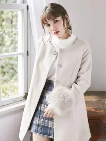 브로치 포함 울 터치 퍼 노카라 코트