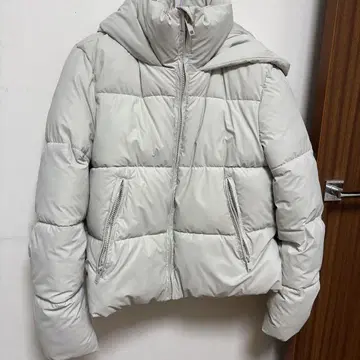 ZARA 후드 부착 다운 자켓 S 사이즈
