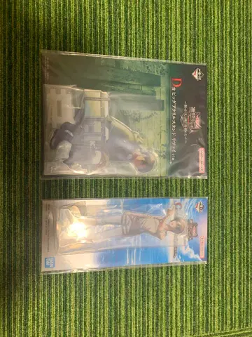 진격의 거인 피규어와 엽서 세트