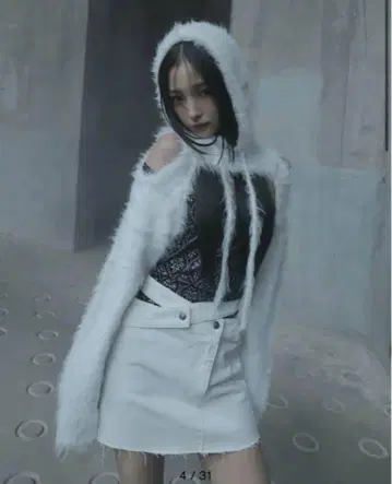 melt the lady feather balaclava white