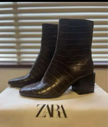[미사용 새상품] ZARA 다크 브라운 악어 무늬 부츠 힐