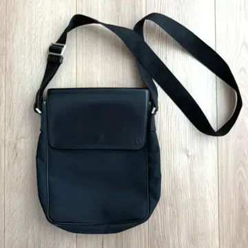 던힐 dunhill 블랙 숄더백 d 로고