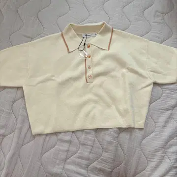 MOUSSY 크림색 반팔 피케 셔츠