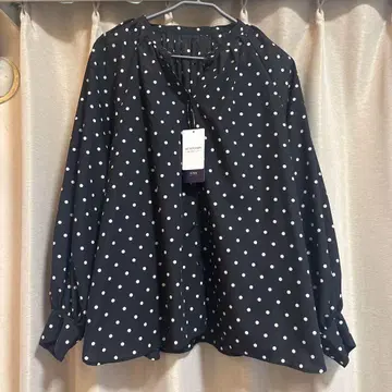 BC STOCK 블랙 x 화이트 도트 긴팔 블라우스