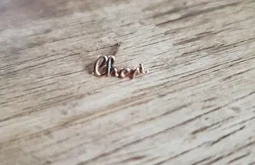 k10 Cheri 문자 디자인 한쪽 귀용 귀걸이