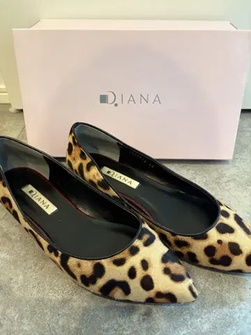 Diana 레오파드 무늬 플랫슈즈