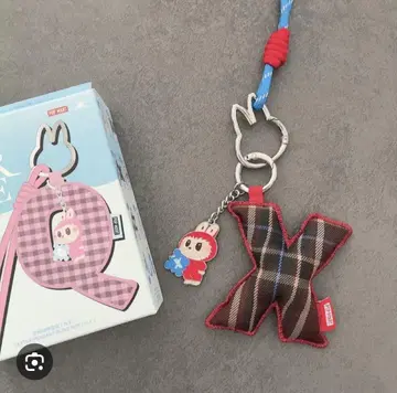POP MART 알파벳 키링