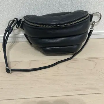 marimekko 블랙 가죽 숄더백