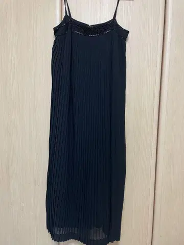도쿄 소와르 플리츠 비즈 원피스