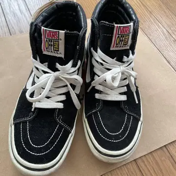 VANS 블랙 하이컷 스니커즈