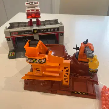 토미카 소방서와 건설 현장 세트