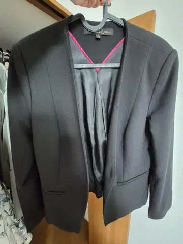 WILLOW & THREAD 블랙 노카라 자켓