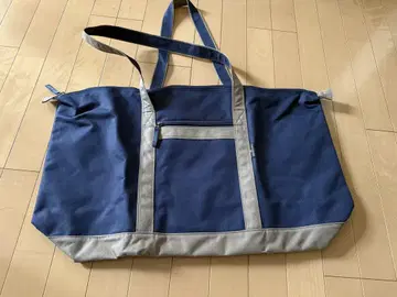 네이비와 그레이 색상의 삼소나이트 보스턴 백