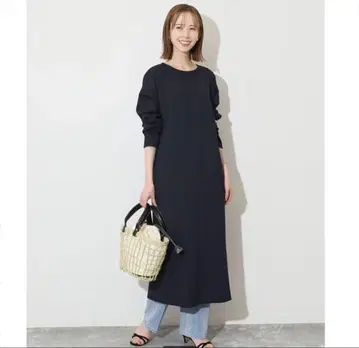 슬로브 이에나 부클 스트레이트 원피스 네이비