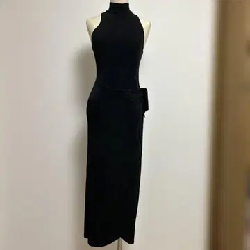 슬리브리스 하이넥 롱 드레스 블랙