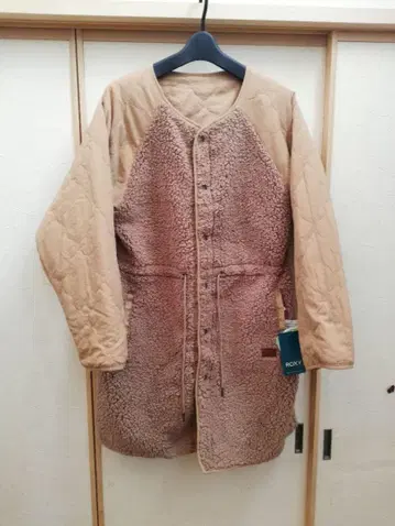 새상품 ROXY 리버서블 자켓 M 사이즈 정가 13,640엔!