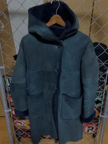 니콜슨&니콜슨 후드 부착 무스탕 코트 네이비