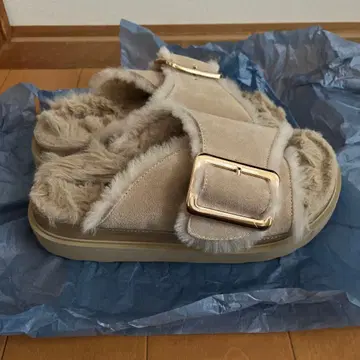 MOHI 퍼 샌들