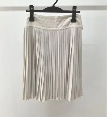 아이보리 플리츠 스커트 무릎 기장