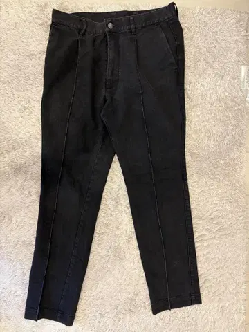 슬림핏 블랙 데님 팬츠
