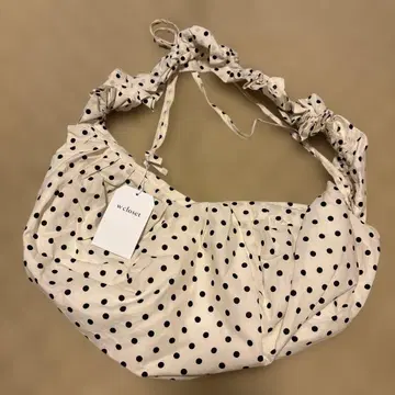 w closet 아이보리 블랙 도트 숄더백