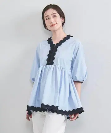 United Arrows 턱 프릴 V넥 하프 슬리브 블라우스