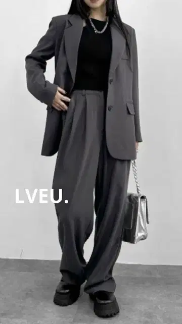 LEVU. 그레이 팬츠 셋업