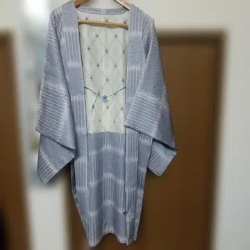 연보라색 계열 스트라이프 겉옷 비즈 포함