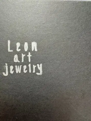 Leon art jewelry 금 귀걸이 x 블루