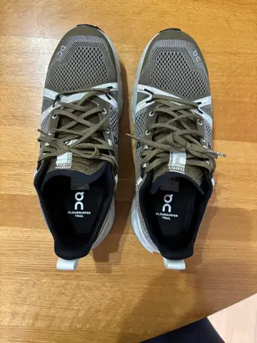 온 클라우드스트라이더 트레일 스니커즈 올리브 그린