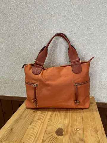 오렌지 핸드백 외부 포켓 포함