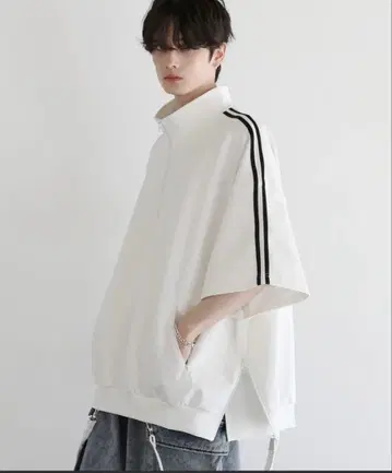 LILL 실루엣 코튼 분또 드레이프 트랙 하프 지퍼 반팔 풀오버