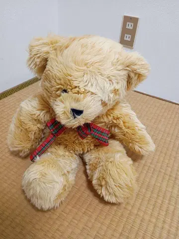 베이지 체크 무늬 리본 포함 봉제 인형
