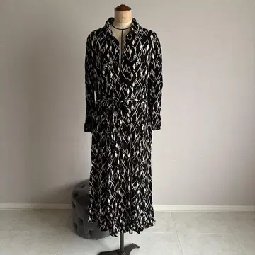 기하학 패턴 긴팔 롱 원피스 ZARA