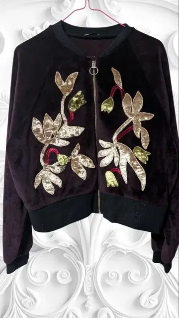 새상품급 ZARA 꽃 자수 다크 퍼플 벨로아 가을/겨울 자켓