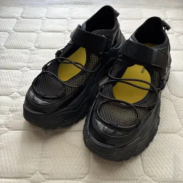 로데오 크라운즈 메리 제인 스니커즈