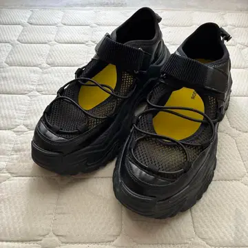 로데오 크라운즈 메리 제인 스니커즈