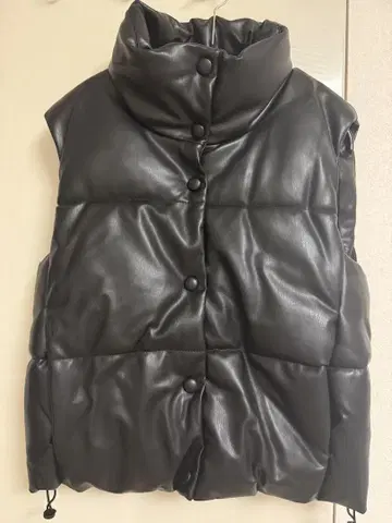 ZARA 블랙 다운 베스트