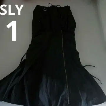 거의 미사용 2025년 구매 SLY 머메이드 스커트