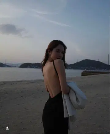 kinothekei 백 오픈 사이드 개더 원피스 네이비