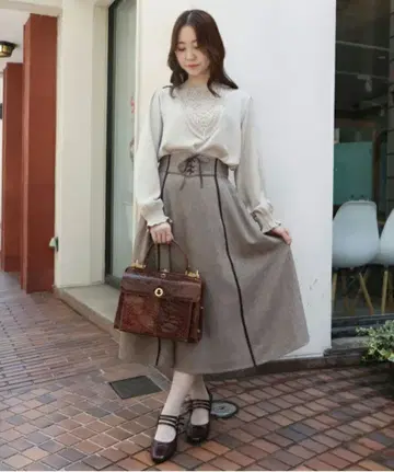 안나더 안젤라스 프론트 레이스업 헤링본 스커트