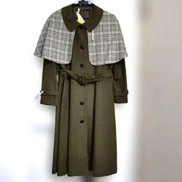 새상품급 미사용에 가까운 카키 케이프 롱 코트 안나수이 안나수이