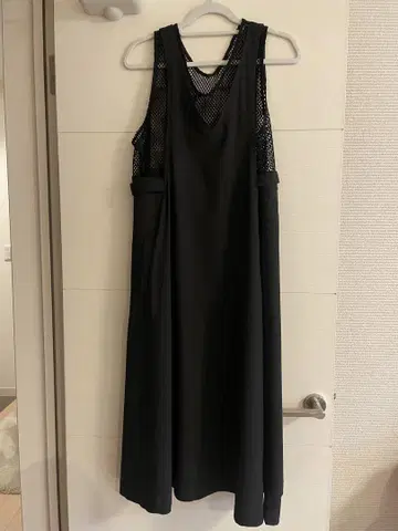 르후후 블랙 슬리브리스 원피스