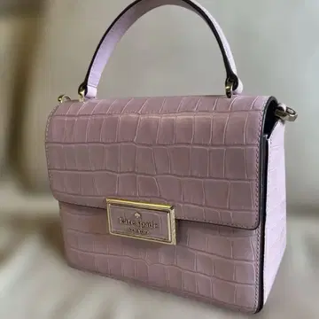 새상품급 kate spade 핑크 크로커다일 패턴 핸드백