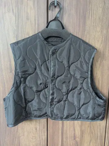 HYKE QUILTED CROPPED VEST 22fw 블랙